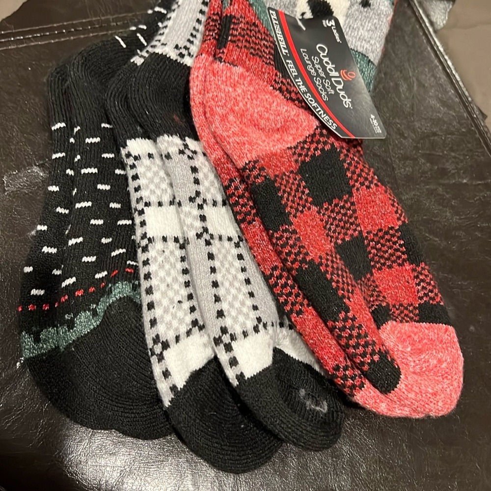 New Set of 3 pairs Cuddl Duds Holiday Lounge Socks 🧦 - Picture 4 of 12